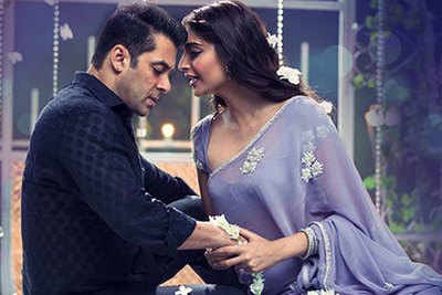 Watch: Sonam Kapoor romances Salman Khan in ‘Jalte diye’