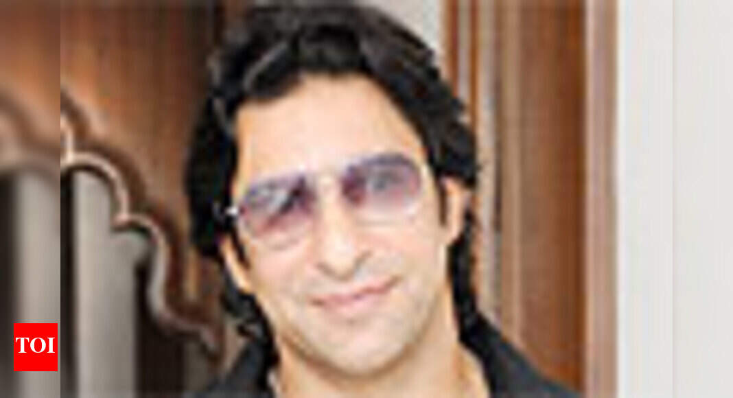 Akram meets Shah Rukh Khan | New Zealand in India 2016 News - Times of ...