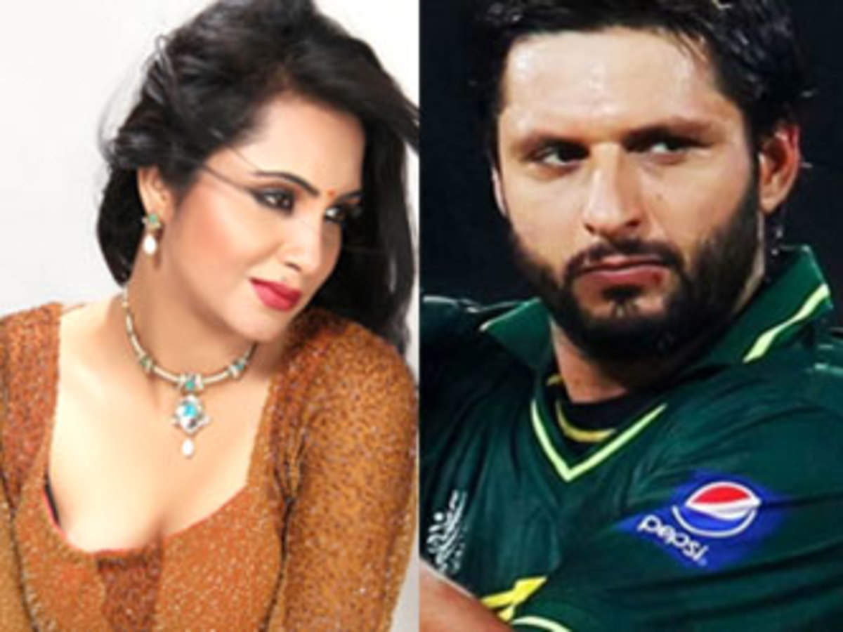 Fatwa against model Arshi Khan for saying she had sex with Shahid Afridi