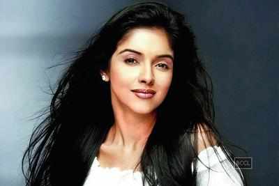 Asin remains tight-lipped about marriage plans
