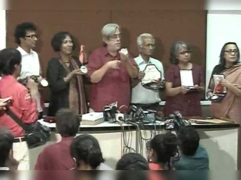 Arundhati Roy, Kundan Shah and 22 others return their awards to protest against the rising 'intolerance' in the country