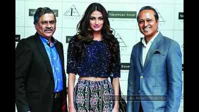 Athiya Shetty along with Vineet Jain, Managing Director - BCCL launch the ‘Femina Flaunt’ collection at Shoppers Stop in Mumbai
