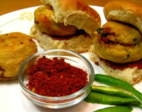 Popular street food options in Udaipur