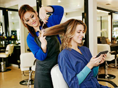 5 things you need to tell the stylist before a haircut - Times of India