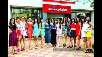 Miss Diva contestants shop for gadgets at Reliance Digital at Juhu in Mumbai