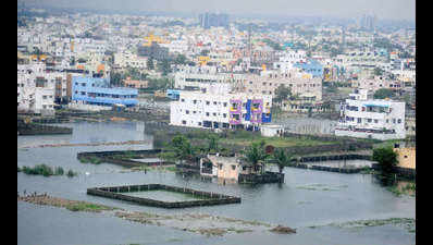 Heavy rain lashes Chennai, other parts of Tamil Nadu; water bodies breach banks