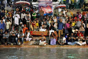 Attend the evening aarti at Varah Ghat