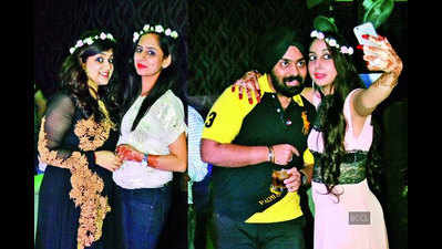 Dance and a whole lot of masti & fun at the party hosted by Round Table club in Kanpur