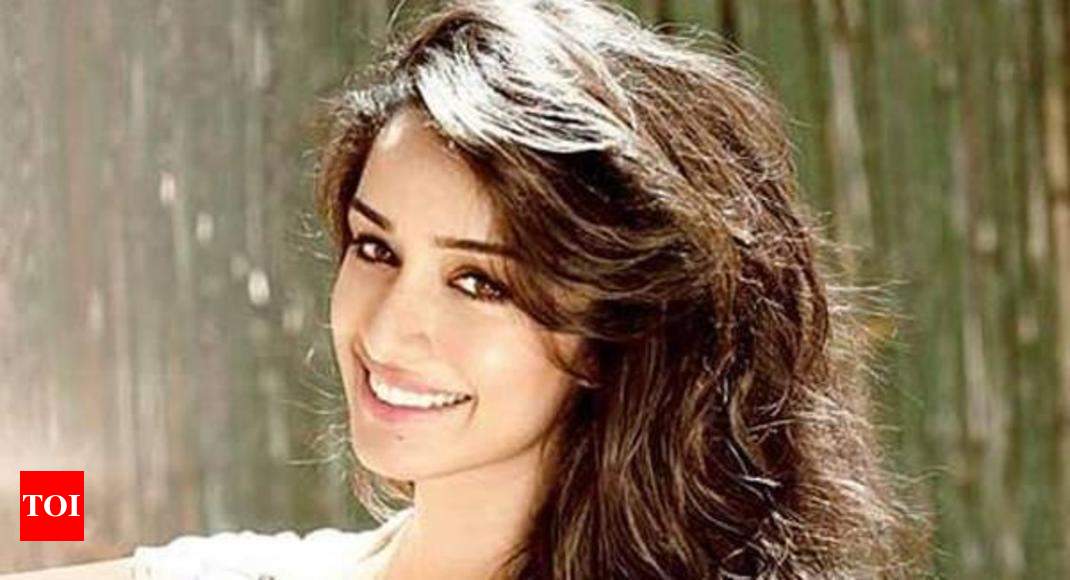 SPOTTED: Shraddha Kapoor in Hoodie - Is She the Villain in 'Ek