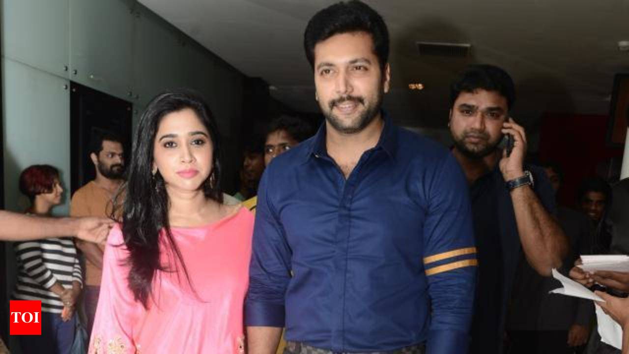Jayam Ravi and Aarti looked stylish at the special screening of 'Oru