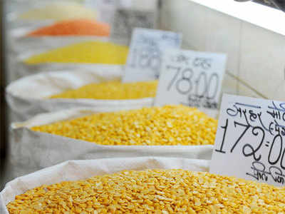 Surge in pulses rate forces consumers to visit congested wholesale markets