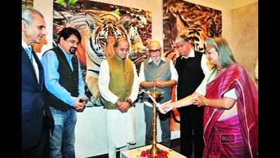 Pritish Nandy inaugurates Kamal Morarka’s exhibition of wildlife photographs at the Jehangir Art Gallery in Mumbai