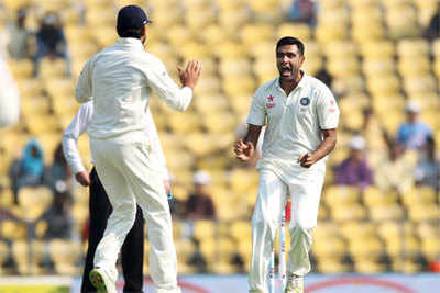 3rd Test: Advantage India after 20-wicket day