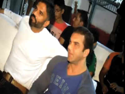 Sunil Shetty, Sohail Khan, others at Mumbai Heroes match