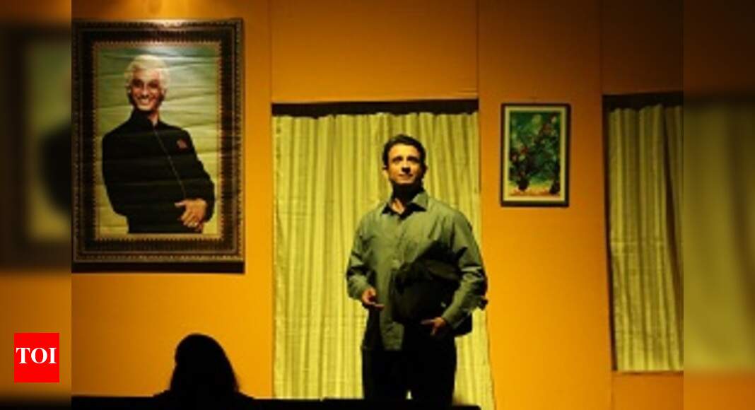 Sharman Joshi stages Raju Raja Ram Aur Main in Kolkata | Bengali Movie ...