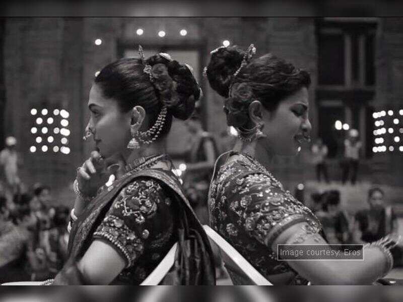 Priyanka Deepika S Mock Catfight For Pinga Hindi Movie News Times Of India priyanka deepika s mock catfight for