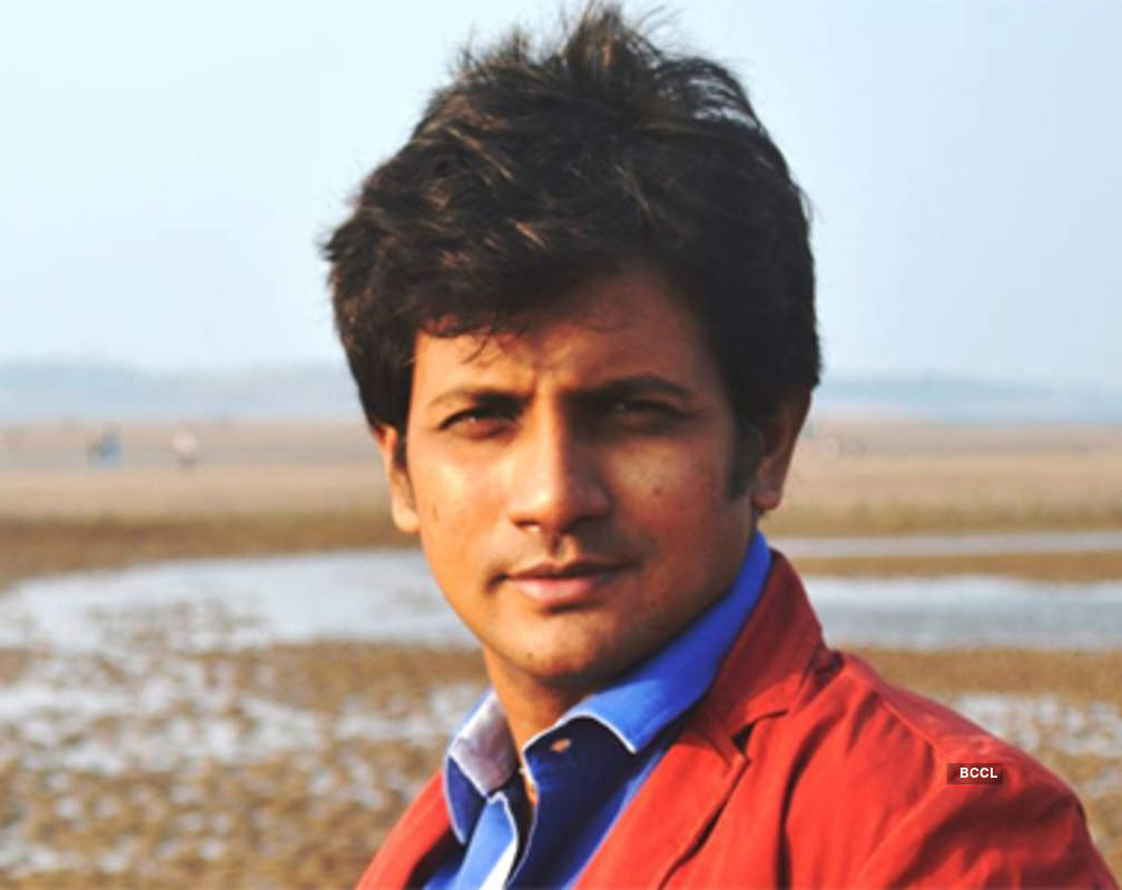 
Tuhin Sinha reaches out to contestants
