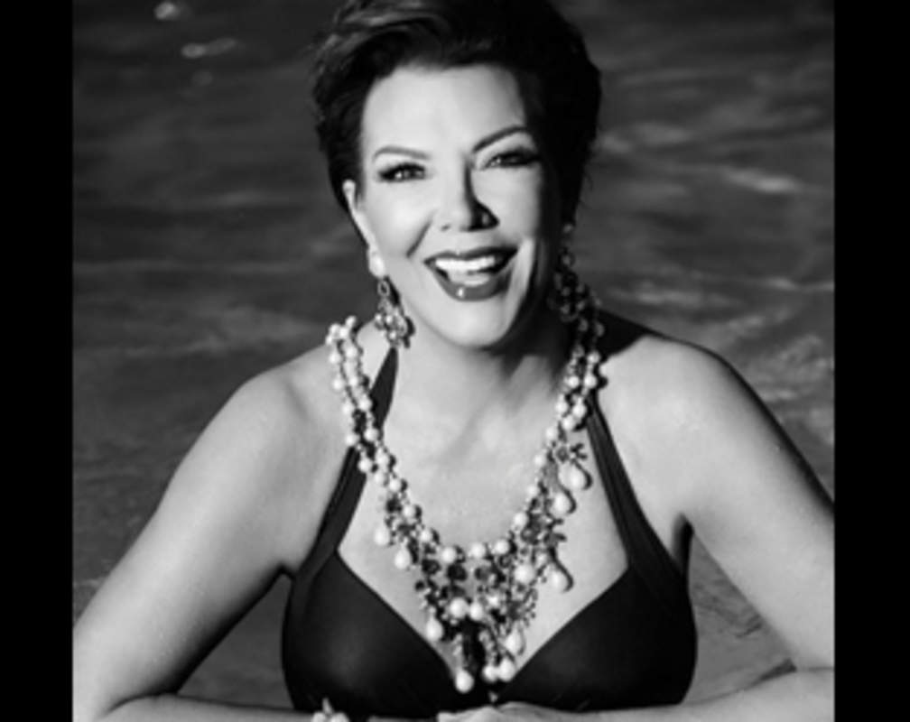 
At 60, Kris Jenner sizzles in swimsuit
