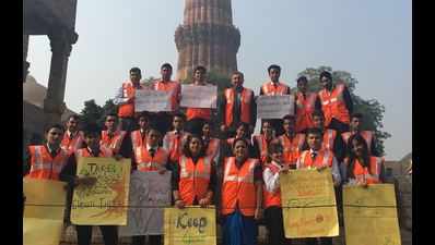 Hospitality institute holds cleanliness campaign at Qutub Minar
