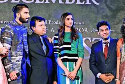 Deepika Padukone and Ranveer Singh with owners of Shri Hari Diagems at Ambience Mall in Gurgaon