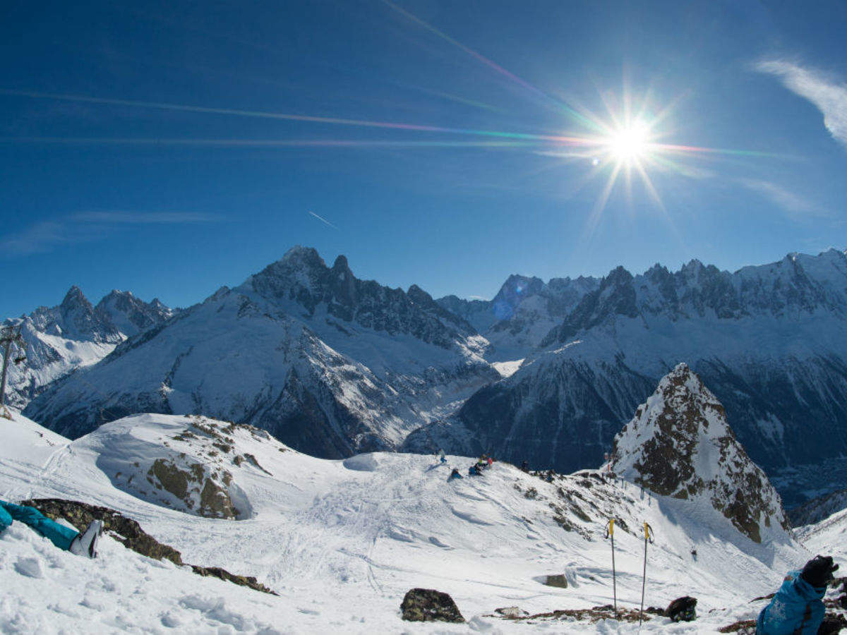 Mont blanc красная поляна. Гора в Швейцарии Монблан. Швейцария Montblanc гора. Монблан гора и Эверест. Шамони - Церматт скитур.