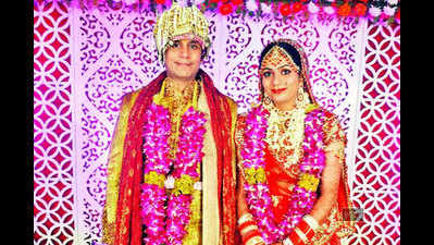 Mayank with Anusha wed in Kanpur