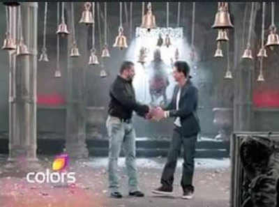 'How could SRK-Salman step into temple with shoes on?': Hindu Mahasabha on Bigg Boss promo