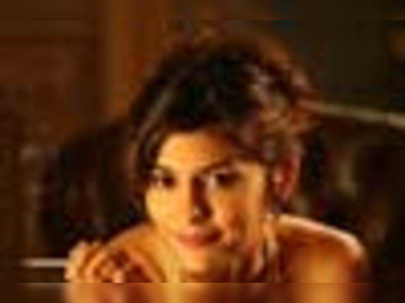 Audrey Tautou collects photos of journalists | English Movie News - Times  of India