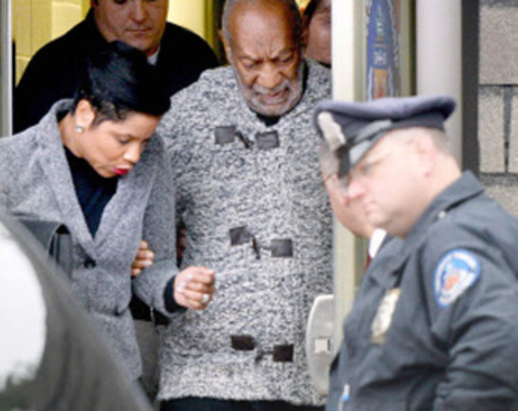 
Cosby charged with sexual assault in 2004 case
