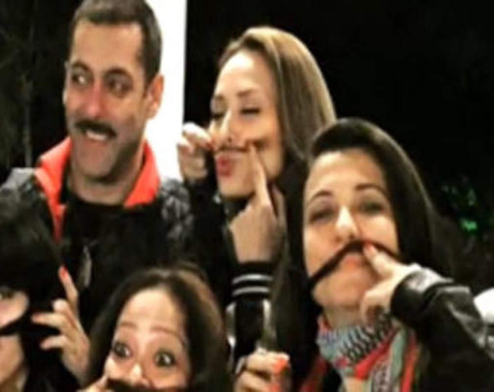 
Salman Khan poses with the girl gang

