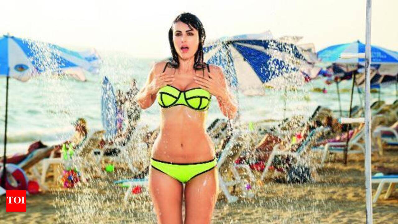 Apoorva arora bikini