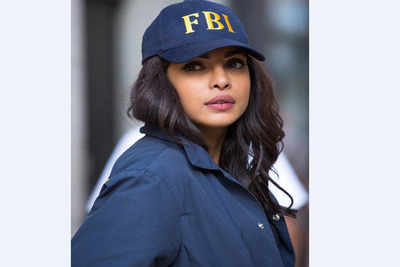 Priyanka Chopra greets fans with a speaking picture
