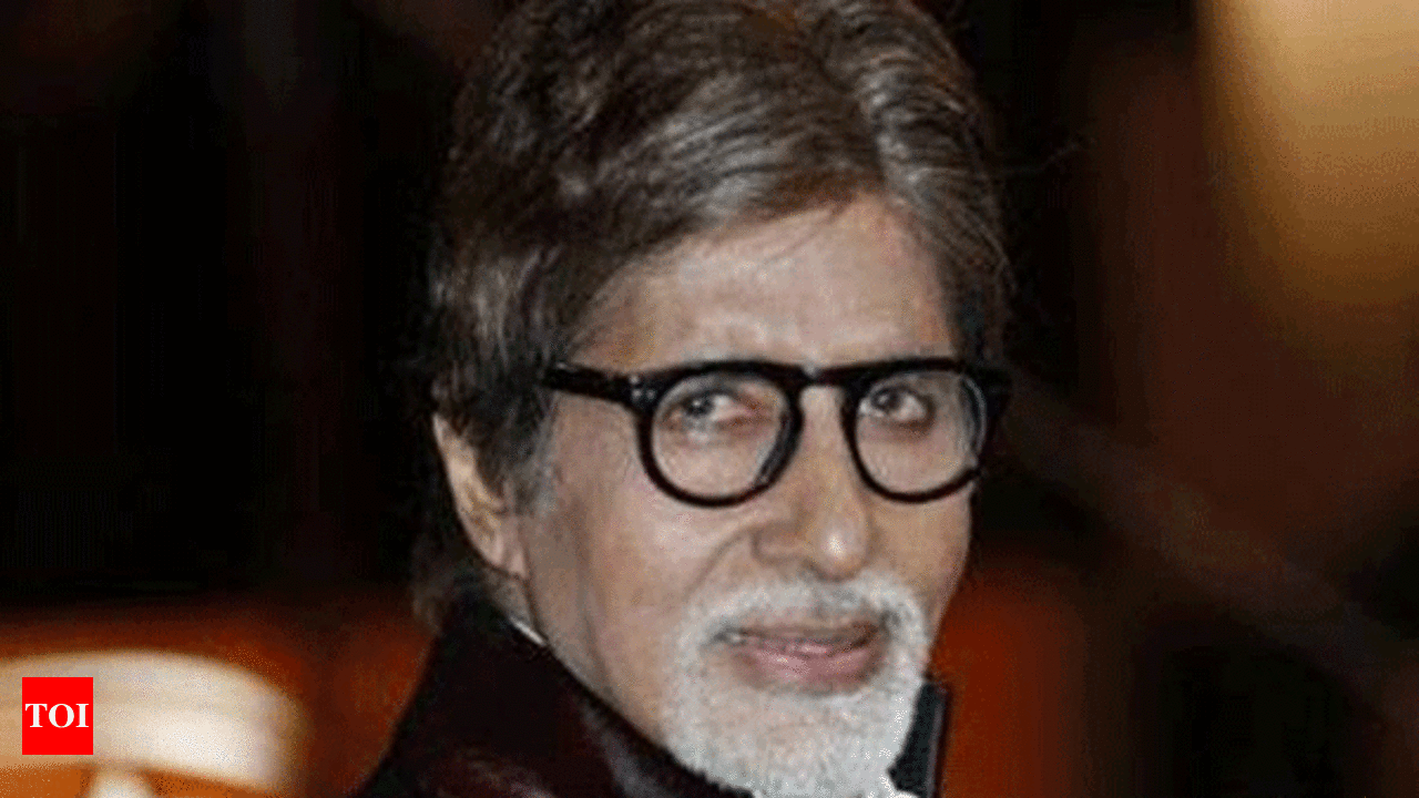 Amitabh Bachchan in signature pose | Celebrities male, Amitabh bachchan,  Film producer