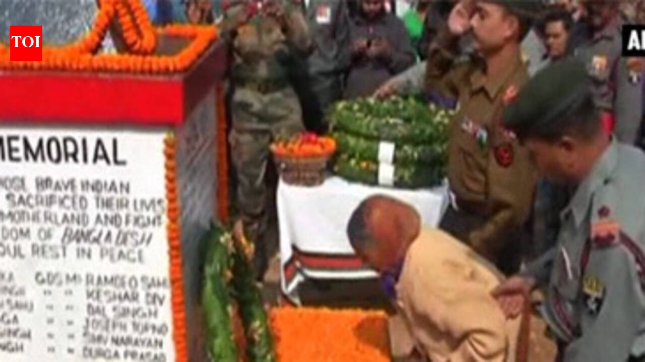 Widow of 1971 war hero visits husband's grave for first time