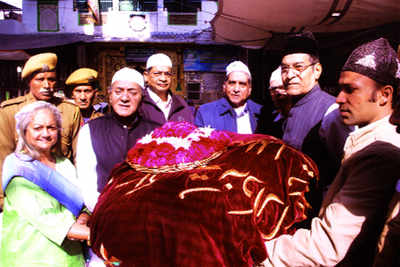 Bharti and Kamal Morarka visit Ajmer Sharif
