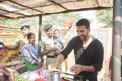 Akshay Kumar sells sugarcane juice for a TV show