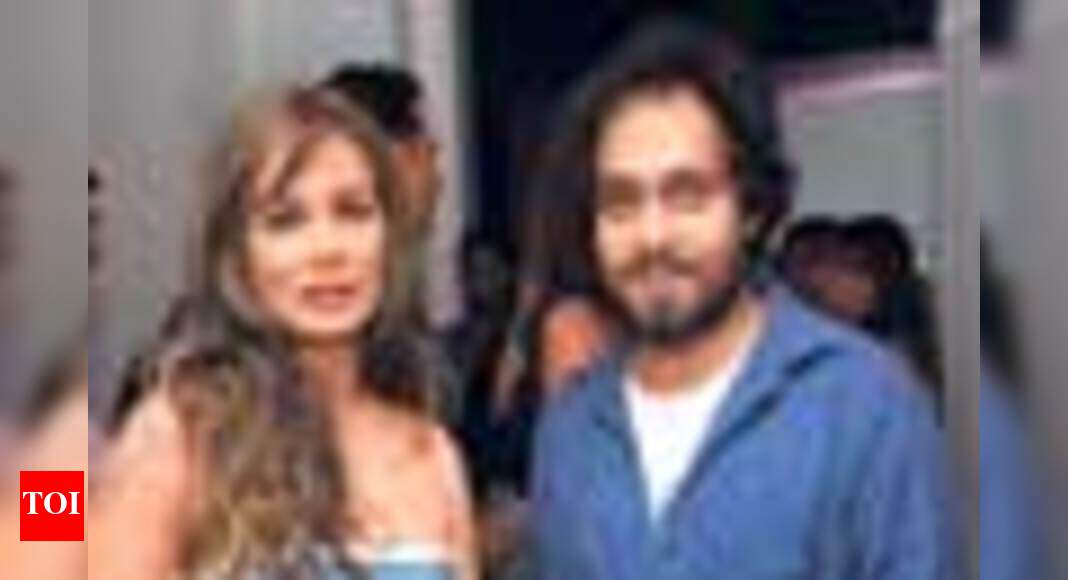 Starry art show in Mumbai | Events Movie News - Times of India