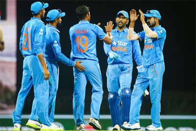 Series on the line, Indian bowlers under the pump