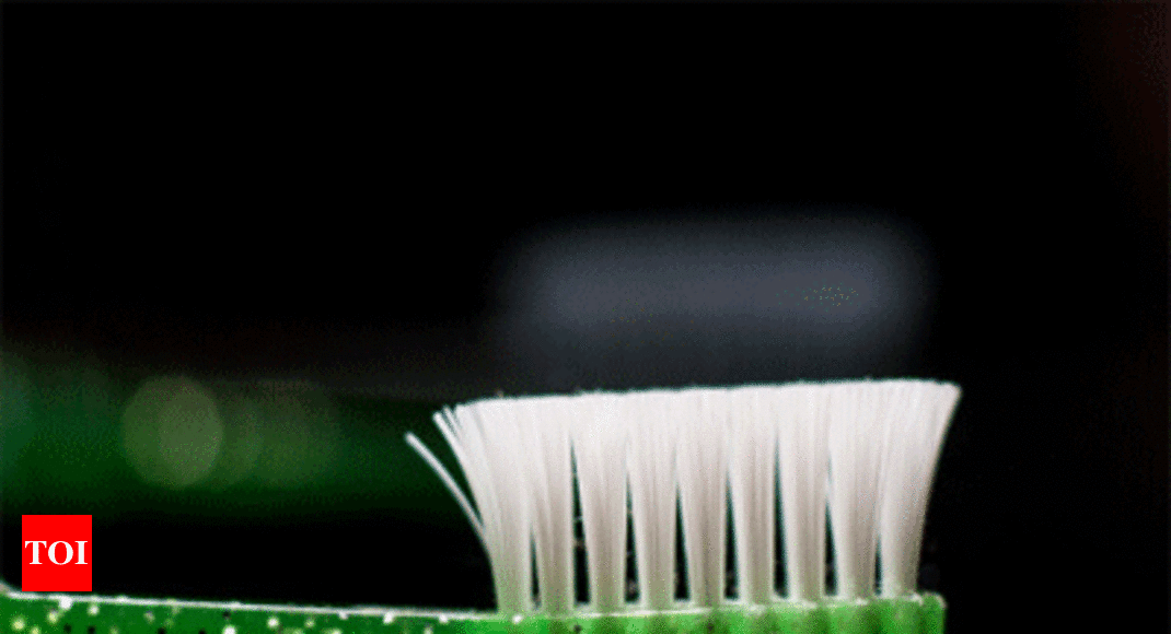 How to reuse old toothbrushes around the house