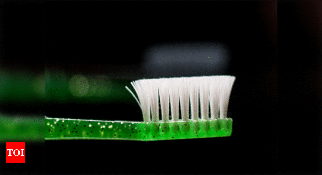 How to reuse old toothbrushes around the house