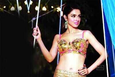 Divya Khosla Kumar does a hot dance in 'Sanam Re'