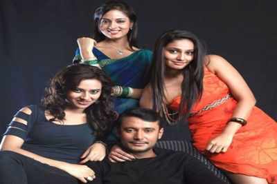 Darshan sizzles with three hotties