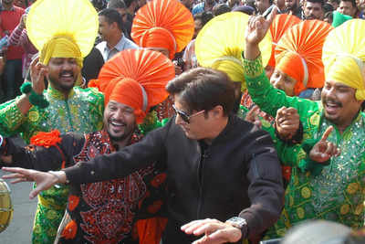 Jimmy Shergill's bhangra moves on 'Mission Sapne'