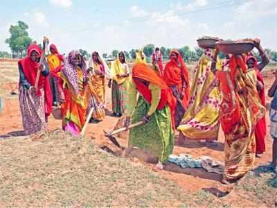 Govt praises MGNREGA as scheme to complete 10 years