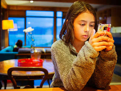 Why handheld devices should be banned for kids