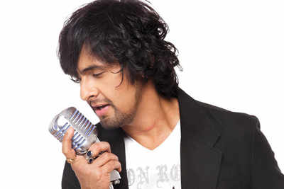 Jet crew suspended for Sonu Nigam's 'concert' in air