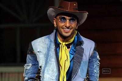 Ranveer accepts Deepika's 'Woman of the Year' award in quirky style