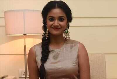 Keerthy Suresh to romance Vijay in Bharathan's film