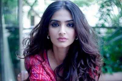 Aanand L Rai says 'Neerja' is Sonam Kapoor's best
performance so far!