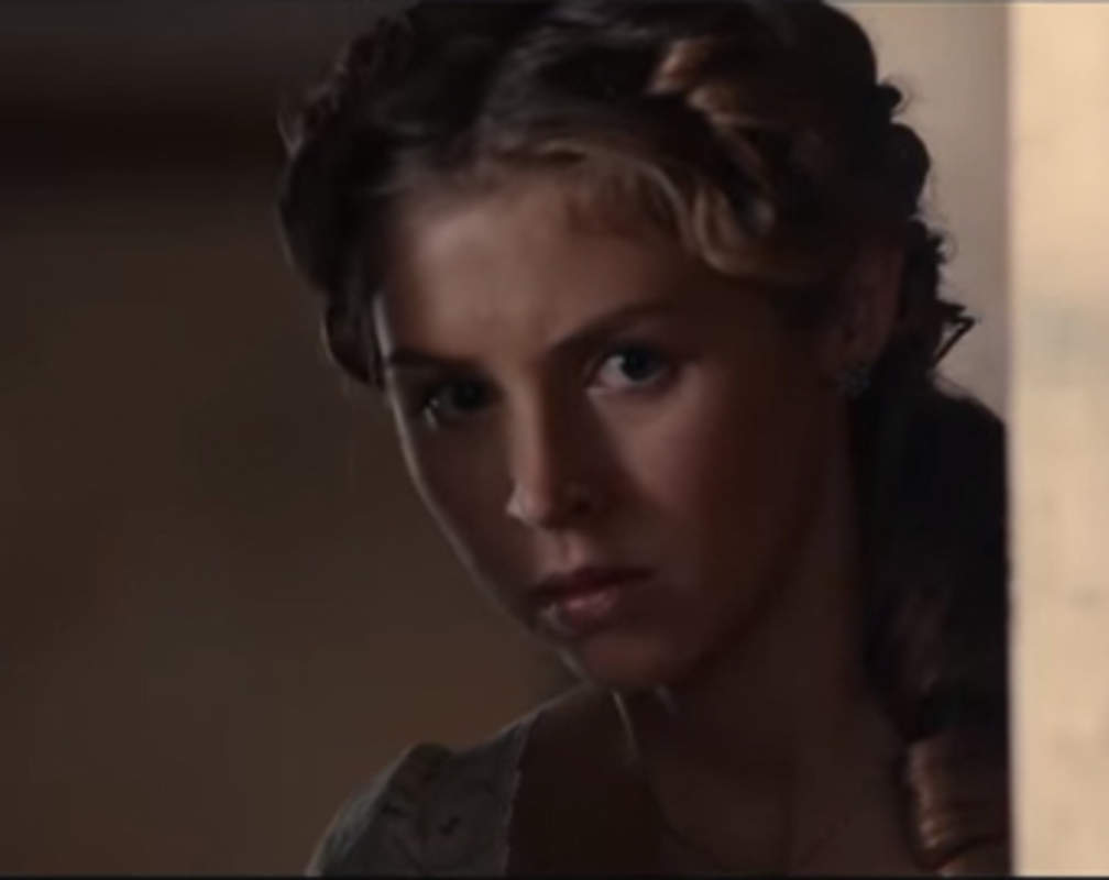 
Pride and Prejudice and Zombies: Official trailer 1
